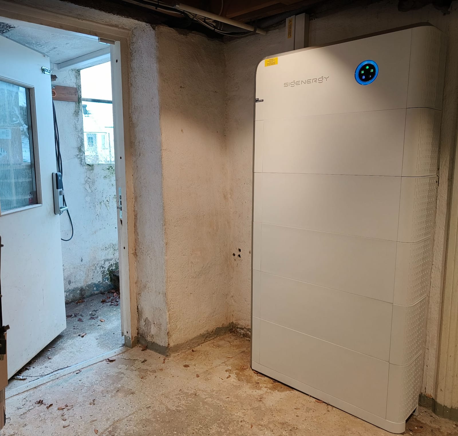 Sigenergy SigenStor energilager i källare i Svarte